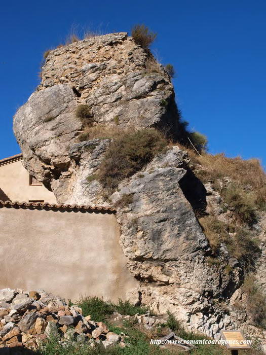 RESTOS DEL CATILLO A PONIENTE DE LA IGLESIA